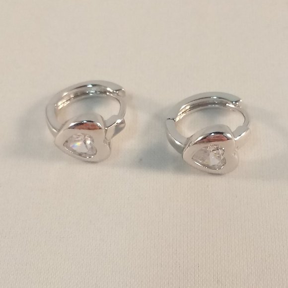 18K White Gold Filled Heart Diamond Zircon Hoop Huggie Earrings 13mm .74ctw Gift - Picture 2 of 4